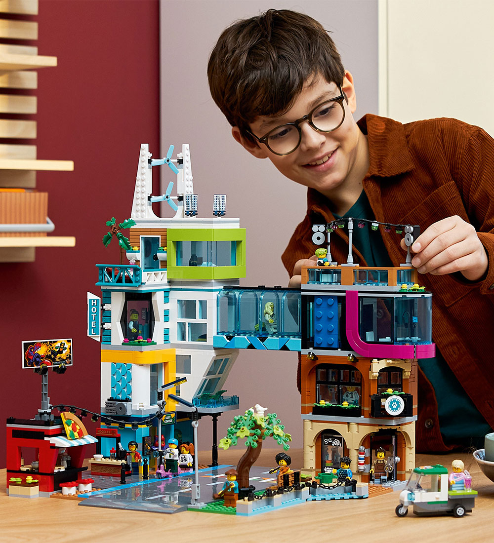 LEGO® City - Midtbyen 60380 - 2010 Dele
