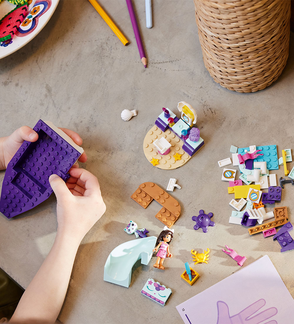 LEGO® Gabby's Dollhouse - Gabby og Havkats Skib og Spa 10786 - 8