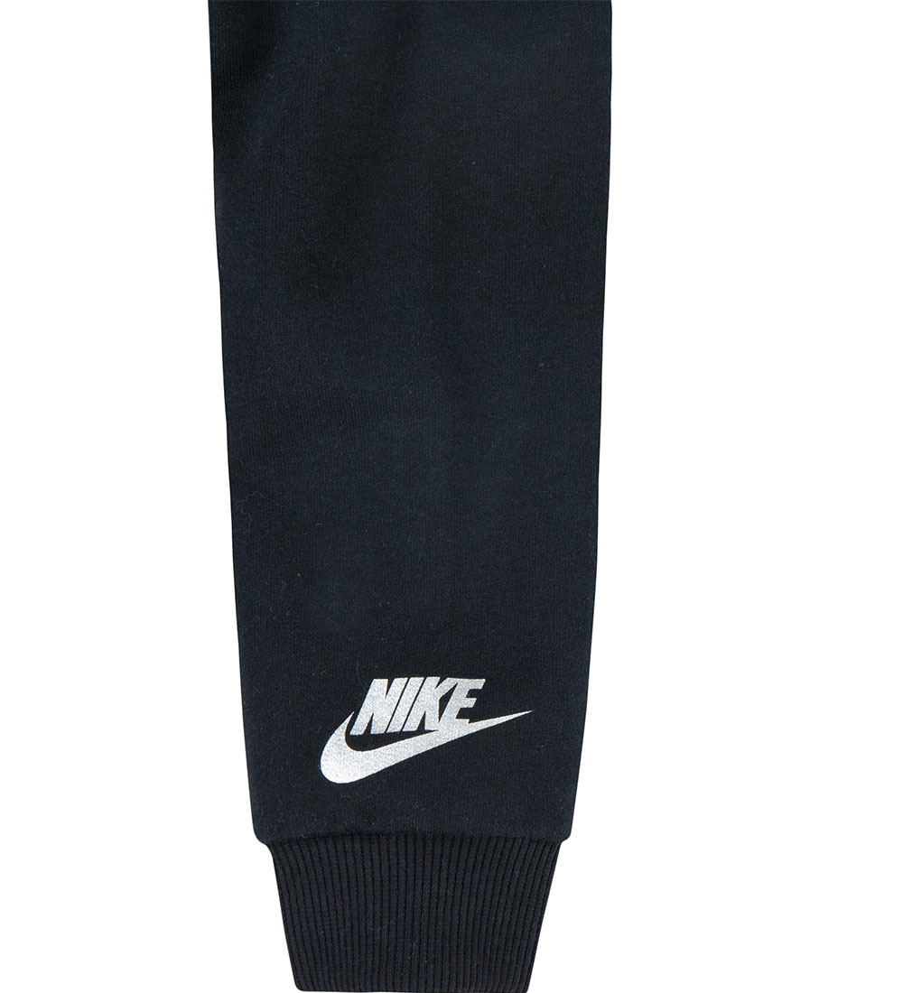 Nike Heldragt - Sort m. Hvid/Sølv