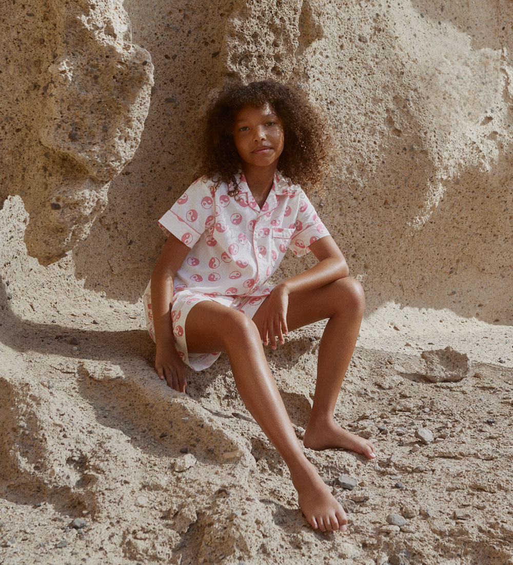 Molo Nattøj - T-shirt/Shorts - Lexi - Yin Yang Confetti