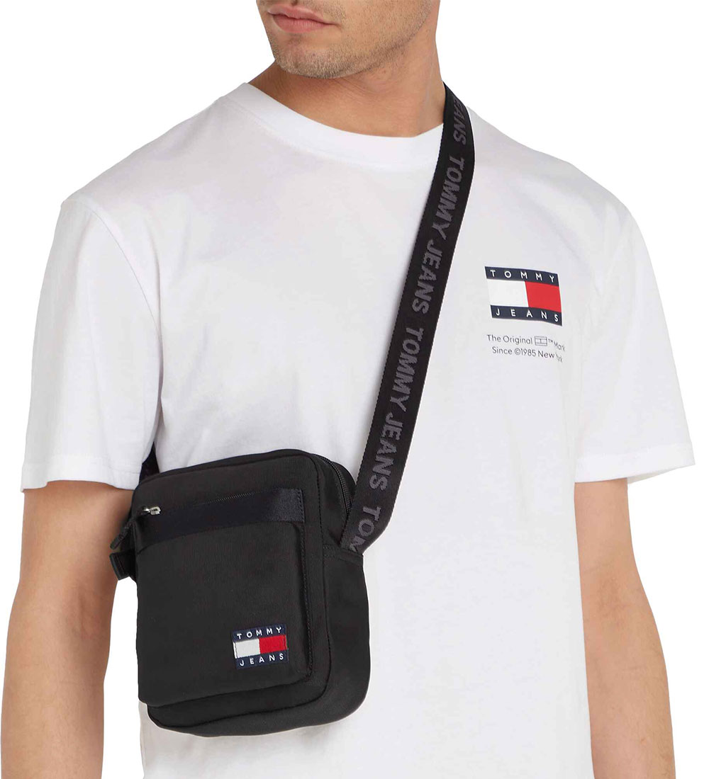 Tommy Hilfiger Skuldertaske - TJM Daily Reporter - 2,8 L - Sort