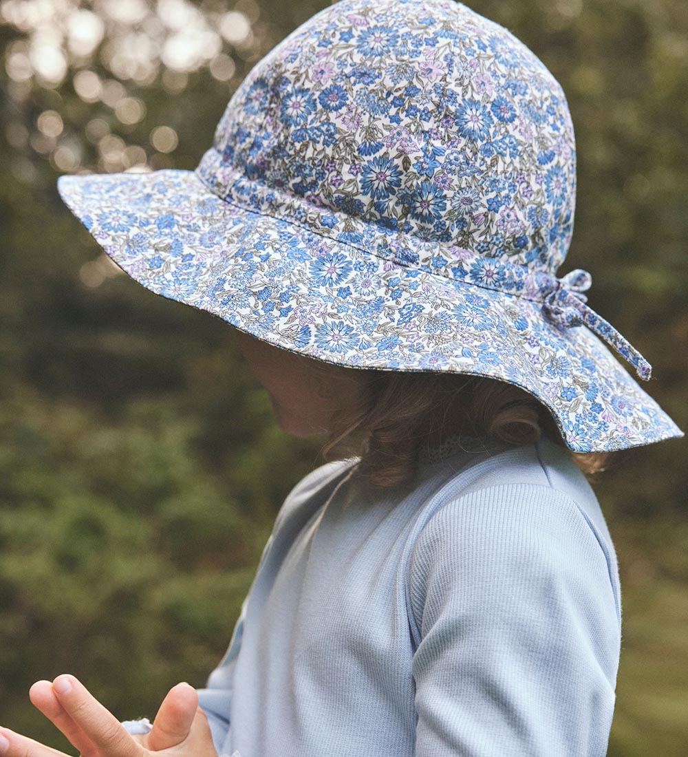Huttelihut Sommerhat - May Field