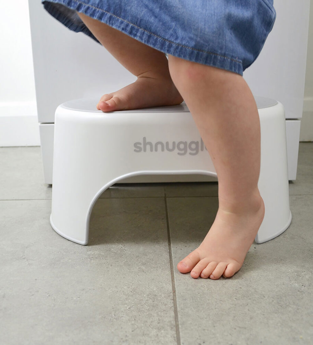 SHNUGGLE Skammel - 38x26x18 cm - Hvid m. Grå
