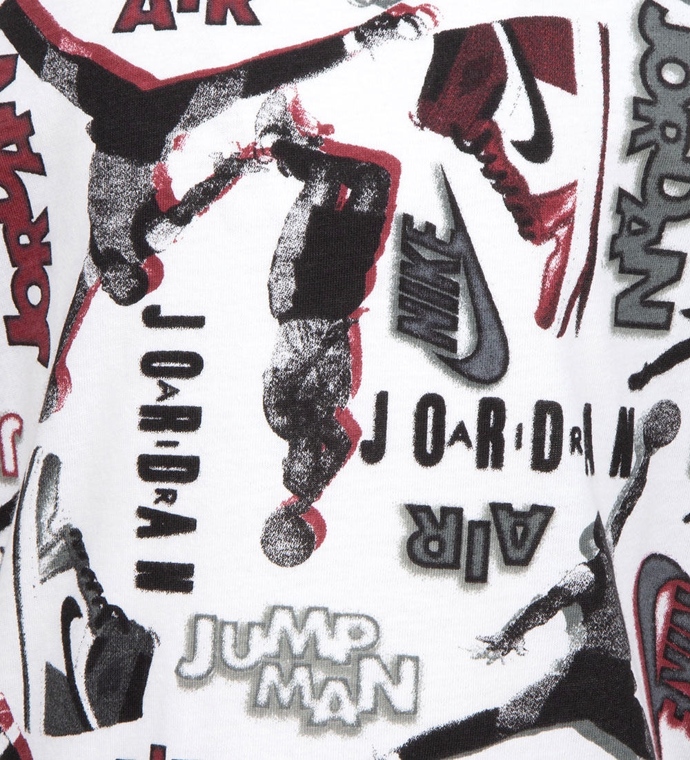Jordan T-Shirt - Throw Back Aop - Hvid m. Sort/Rød