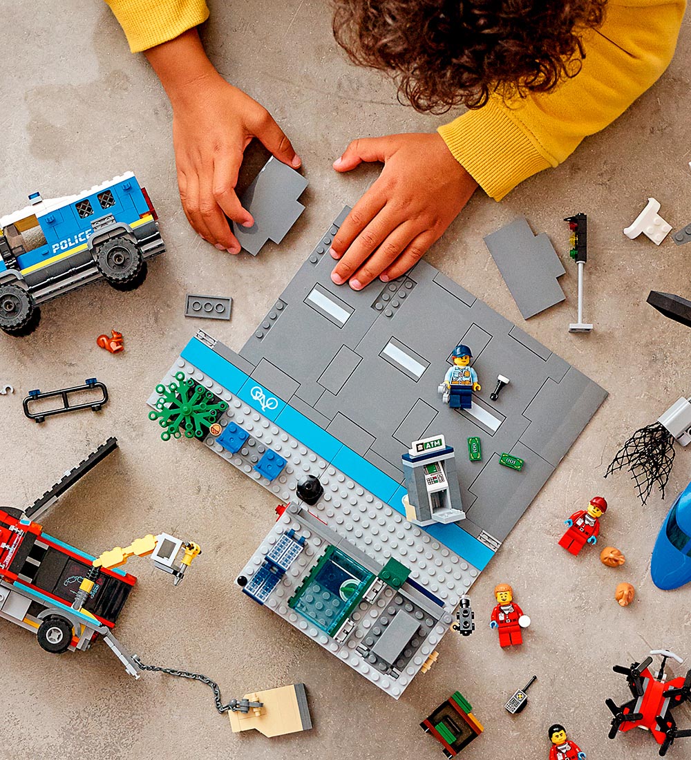 LEGO® City - Politijagt Ved Banken 60317 - 915 Dele