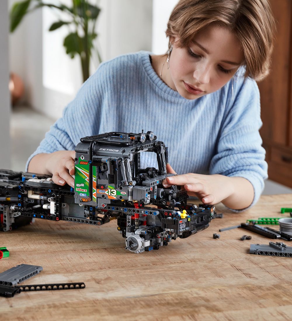 LEGO® Technic - App-styret - Firhjulstrukket Mercedes-Benz 42129