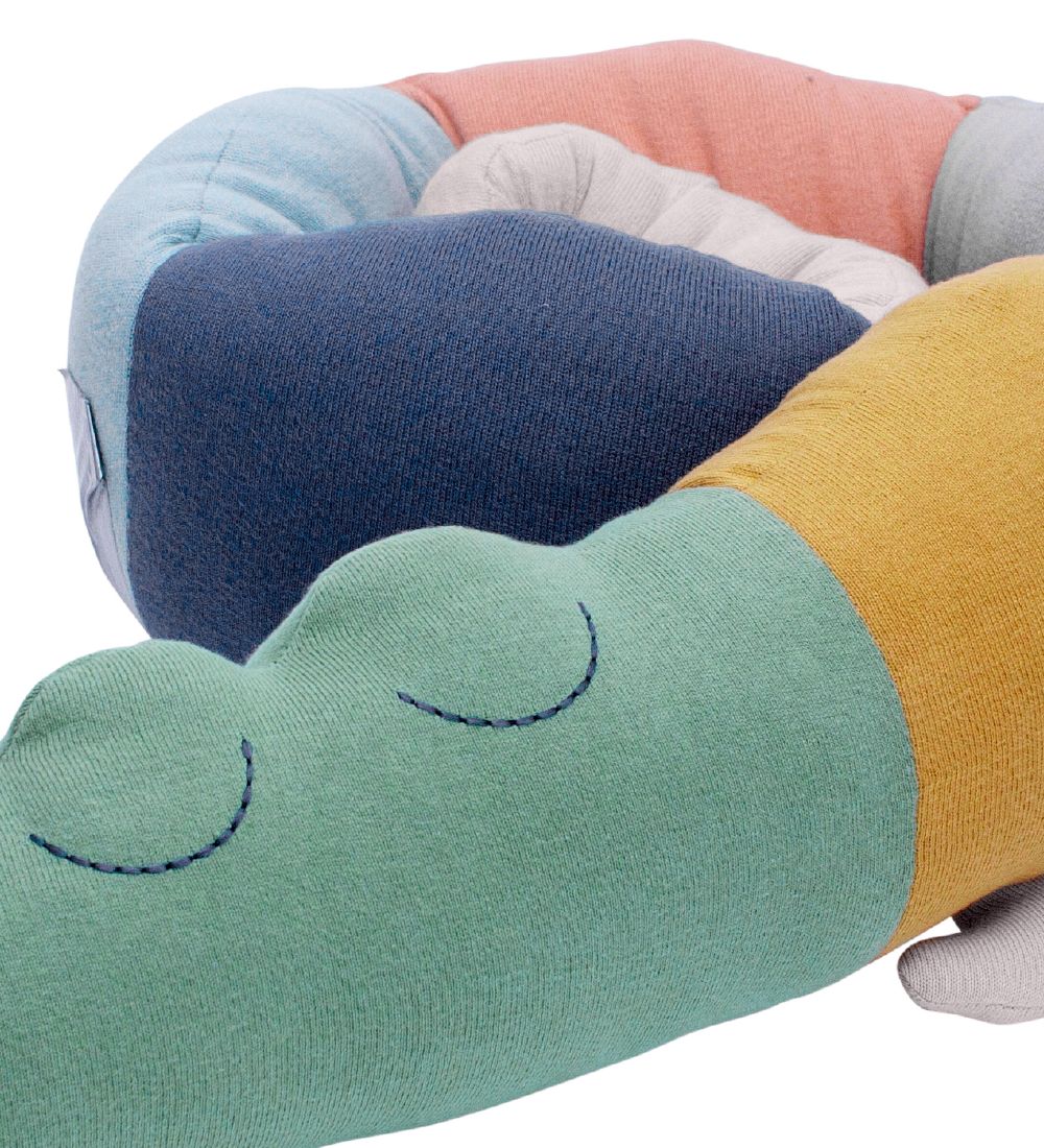 Sebra Pude Sleepy Croc Multifarvet Sebra Strikket Pude Sovende Krokodille Grå