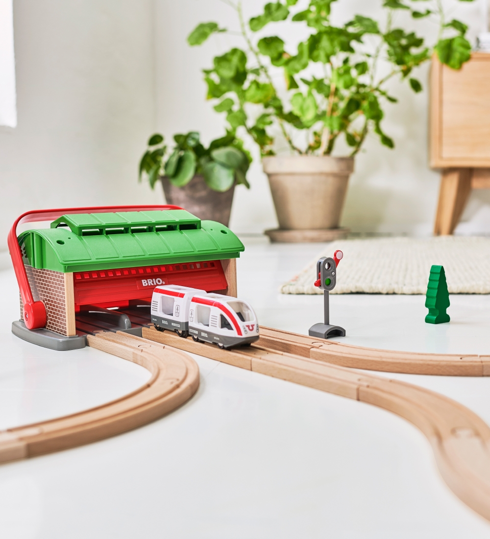 BRIO World Tog Garage m. Håndtag - 3 dele 33474