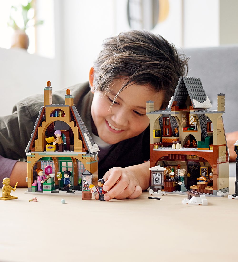 LEGO® Harry Potter - Besøg I Hogsmeade-landsbyen 76388 - 851 Del