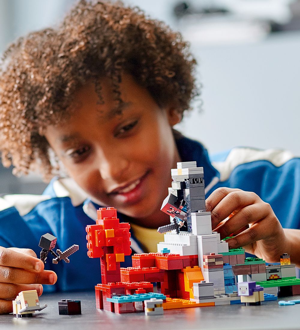LEGO® Minecraft - Den Ødelagte Portal 21172 - 316 Dele