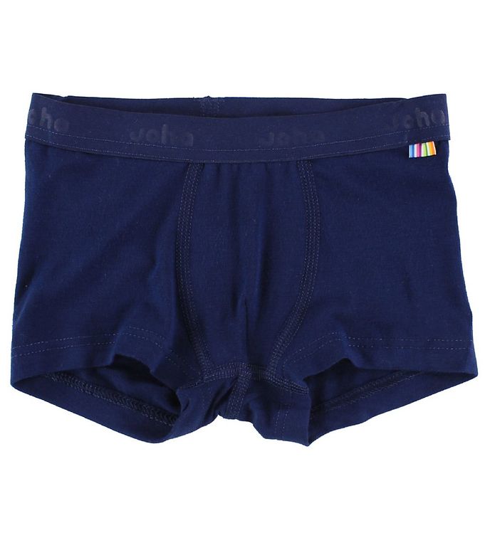 Oplev komforten med de mørkeblå boxershorts i bambus fra Joha i størrelse 90. Designet med fokus på både stil og funktionalitet, tilbyder disse boxershorts en blød og åndbar oplevelse, der tilpasser sig din krop. Bambusmaterialet er naturligt antibakterielt og holder dig frisk hele dagen, mens de smukke mørkeblå nuancer giver et moderne look. Ideelle til både hverdag og sport, sikrer de en perfekt pasform og et kvalitet stof til en aktiv livsstil.

- Blødt og åndbart bambusmateriale
- Antibakterielle egenskaber
- Moderne mørkeblå farve
- Ideel til hverdag og sport
- Komfortabel pasform
- Størrelse 90 fra Joha